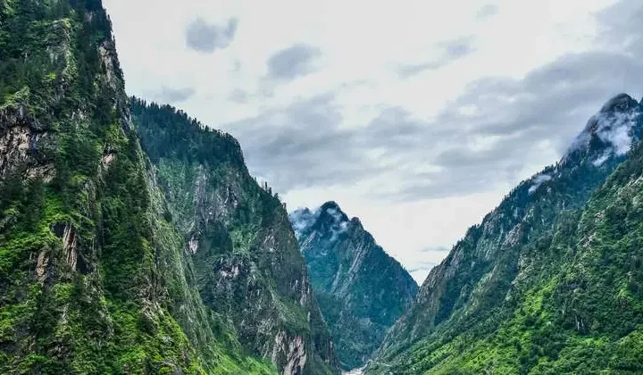 Naran Kaghan vs Swat Valley — Which Should You Visit in 2026?